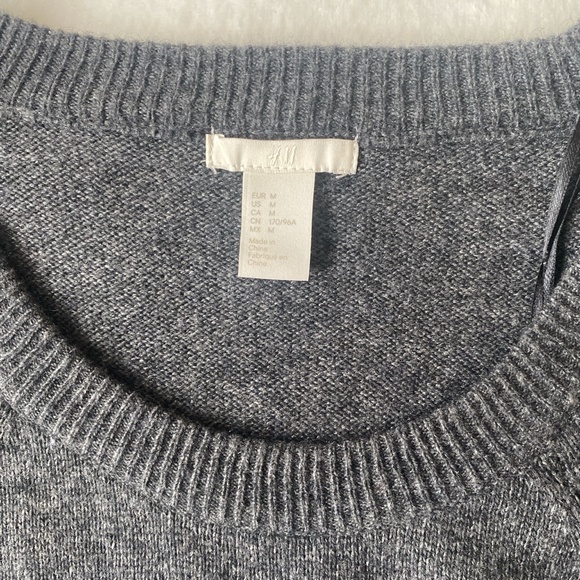 H&M Sequin Penguin Sweater - Picture 2 of 3